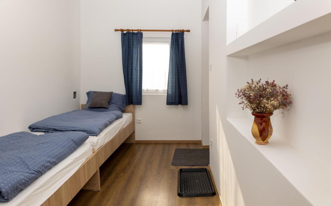 Takacs Pince Apartman Hajos Zewnętrze zdjęcie